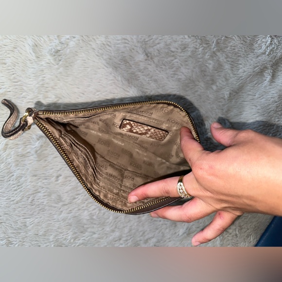 2 Michael Kors wristlets - Picture 13 of 16